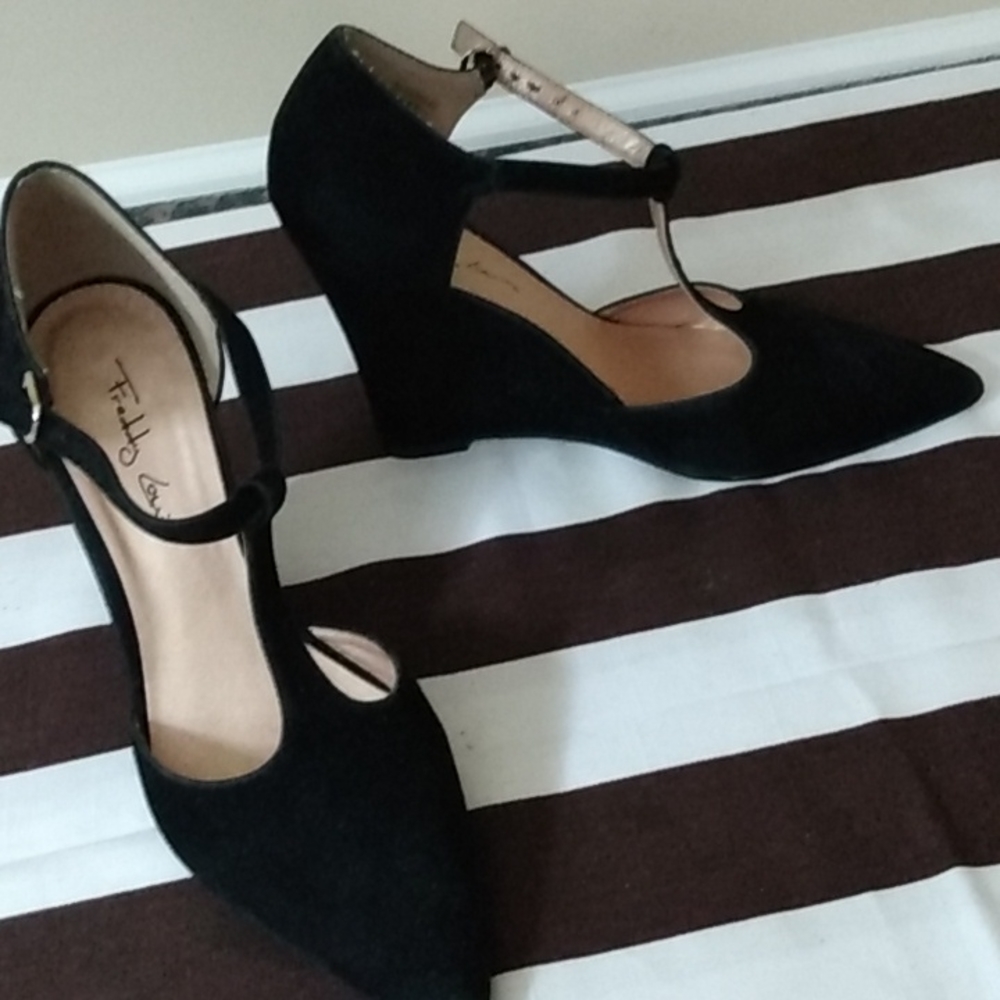 Shoes - Picture 9 of 11